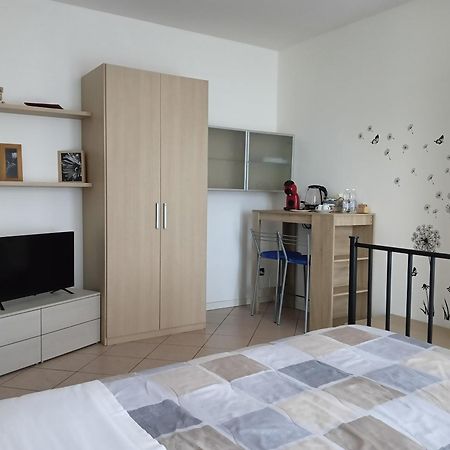 カーゼ・ヌオーヴェ Sleep & Fly Malpensa Bed & Breakfast エクステリア 写真