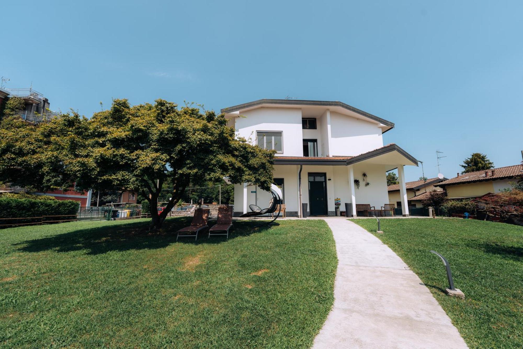 カーゼ・ヌオーヴェ Sleep & Fly Malpensa Bed & Breakfast エクステリア 写真