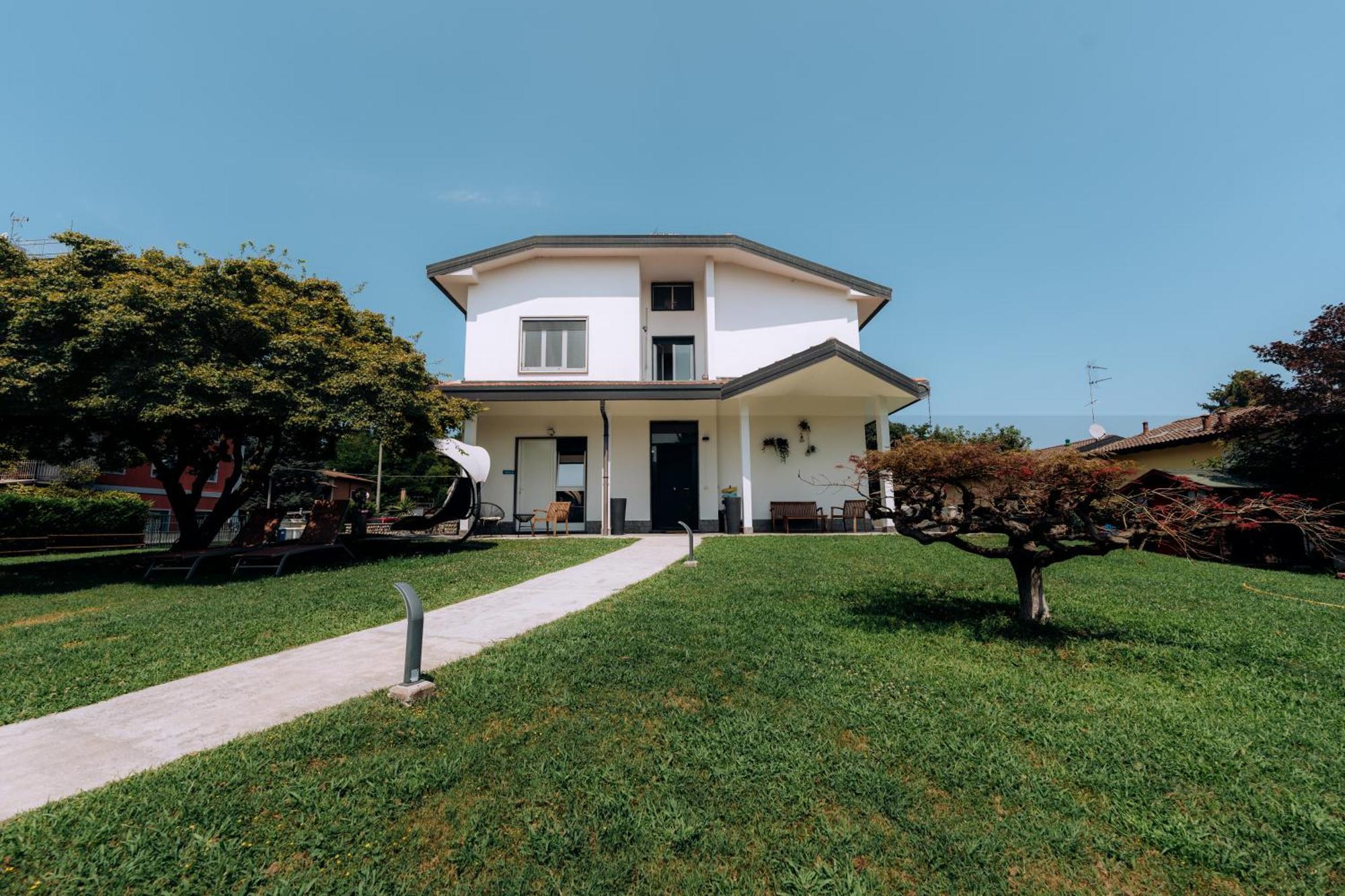 カーゼ・ヌオーヴェ Sleep & Fly Malpensa Bed & Breakfast エクステリア 写真