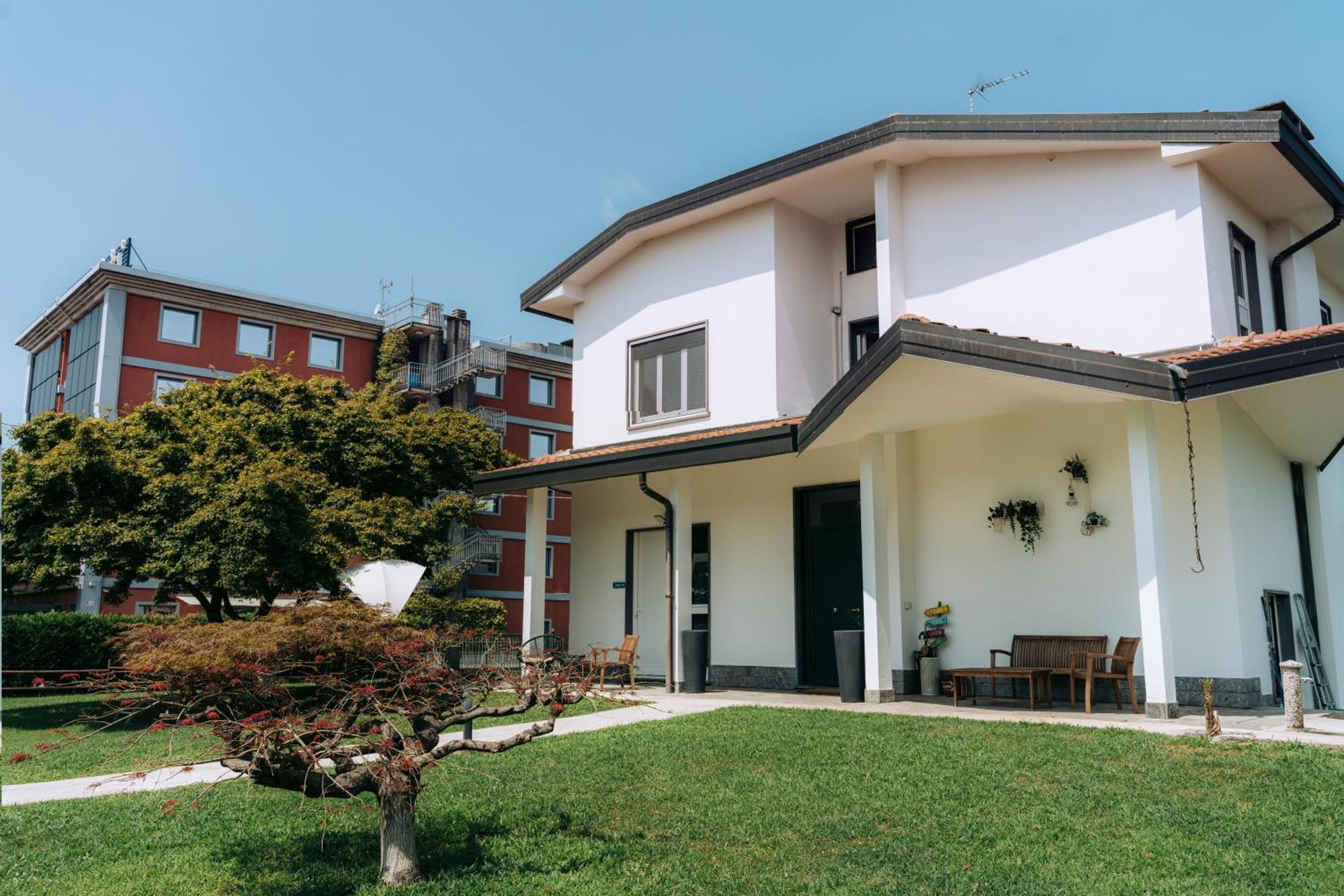 カーゼ・ヌオーヴェ Sleep & Fly Malpensa Bed & Breakfast エクステリア 写真