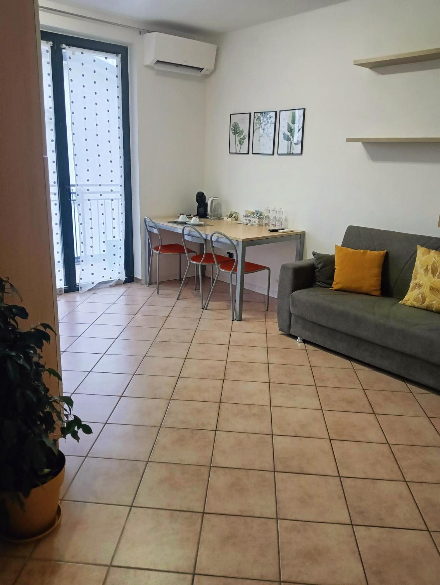 カーゼ・ヌオーヴェ Sleep & Fly Malpensa Bed & Breakfast エクステリア 写真